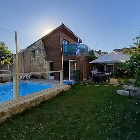 Feriehus Grande Maison De Famille Avec Piscine Couverte *