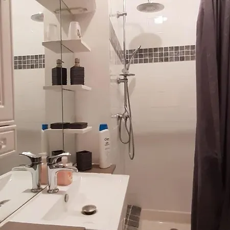 Grande Maison De Famille Avec Piscine Couverte *